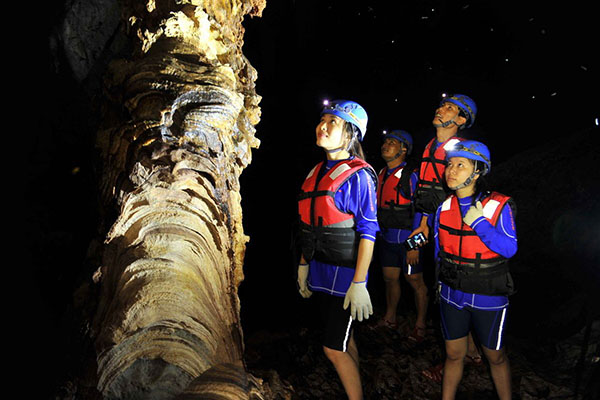 Conquer Dark Cave in Quang Binh