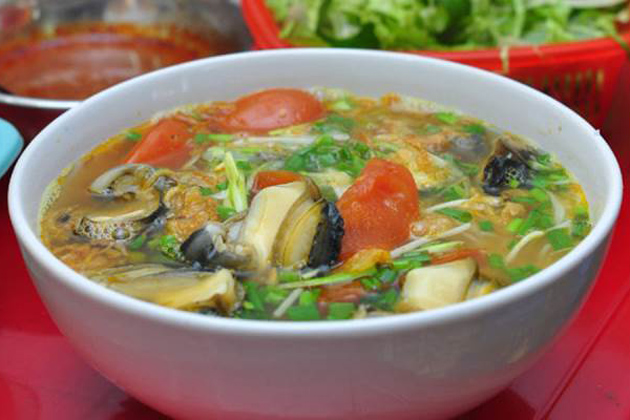 Bun oc Noodle soup with nails, Vietnam Tours