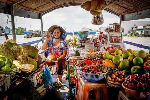 Cai Rang Floating market , Vietnam local tours