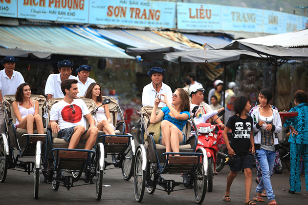 differences between sic tour and private tour