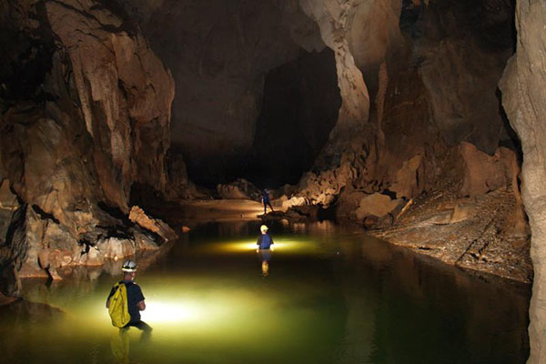 Conquer Dark Cave in Quang Binh
