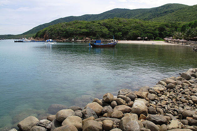 hon tre island nha trang vietnam tour packages