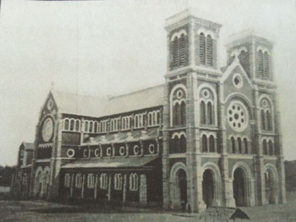 Get an insight into Saigon Notre-Dame Cathedral