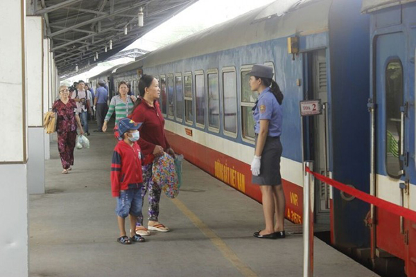 Take a train in Vietnam and how to make it convenient