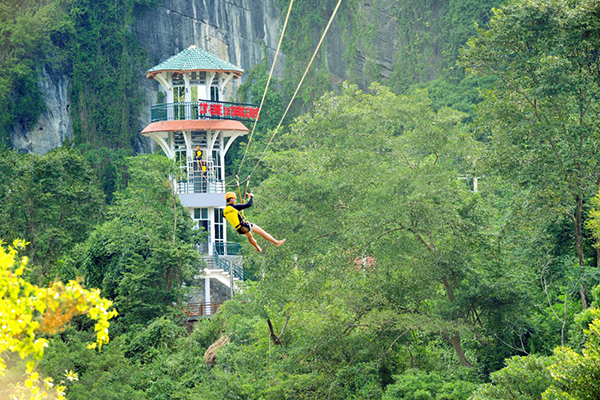 Conquer Dark Cave in Quang Binh